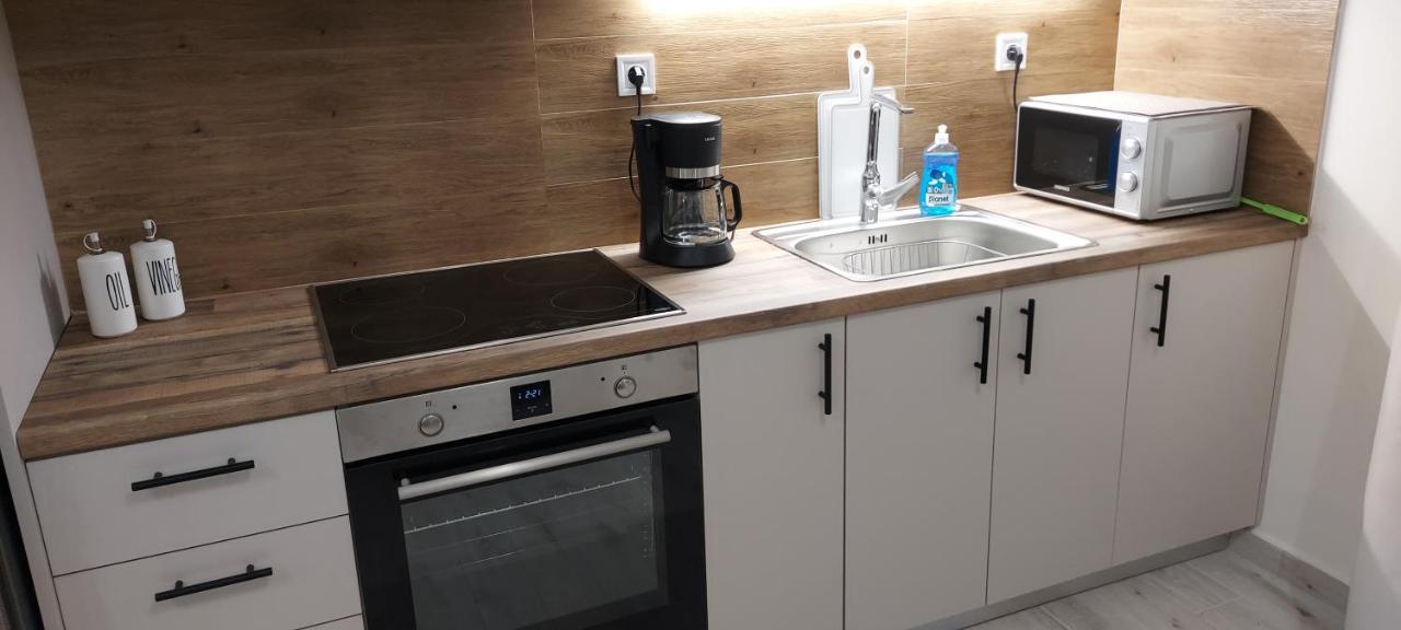 Kristy Apartment Артемида Екстериор снимка