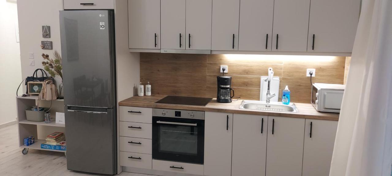 Kristy Apartment Артемида Екстериор снимка