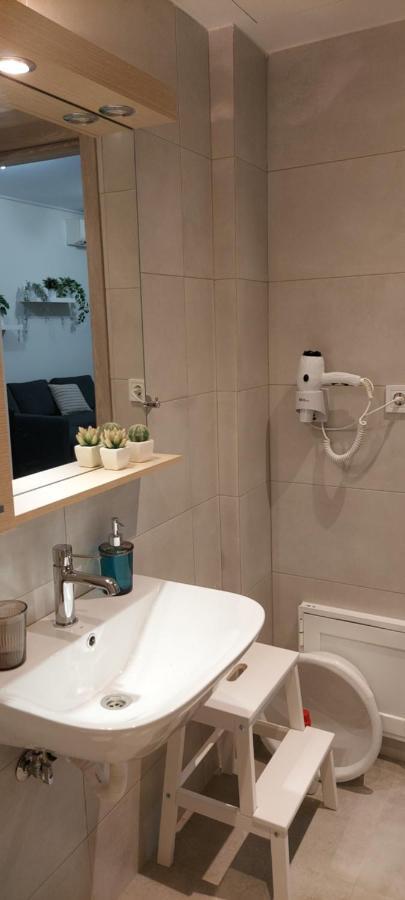 Kristy Apartment Артемида Екстериор снимка