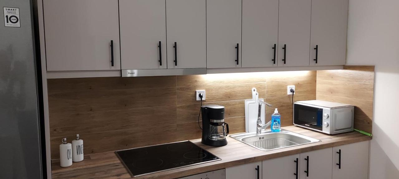 Kristy Apartment Артемида Екстериор снимка