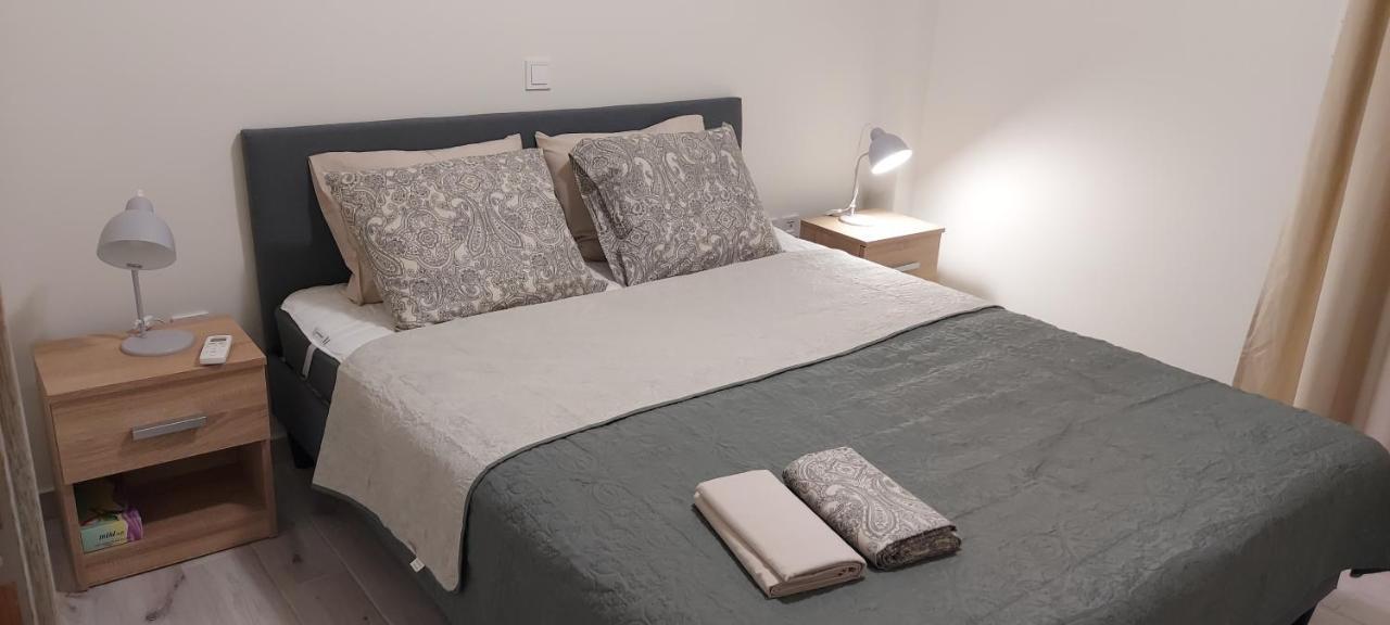 Kristy Apartment Артемида Екстериор снимка