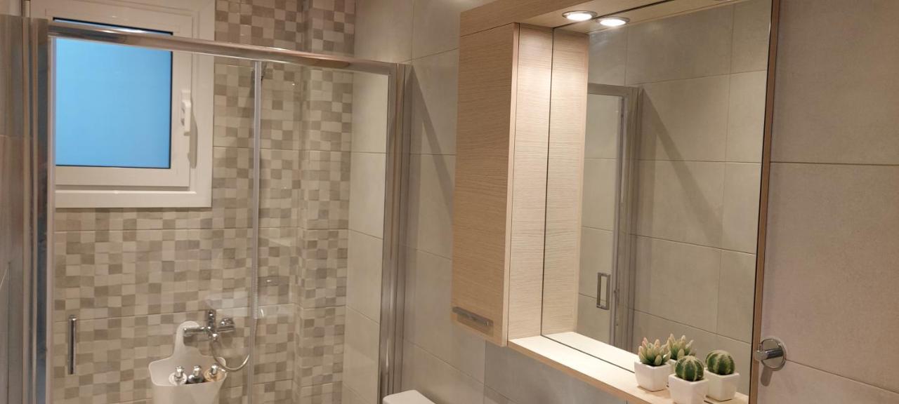 Kristy Apartment Артемида Екстериор снимка